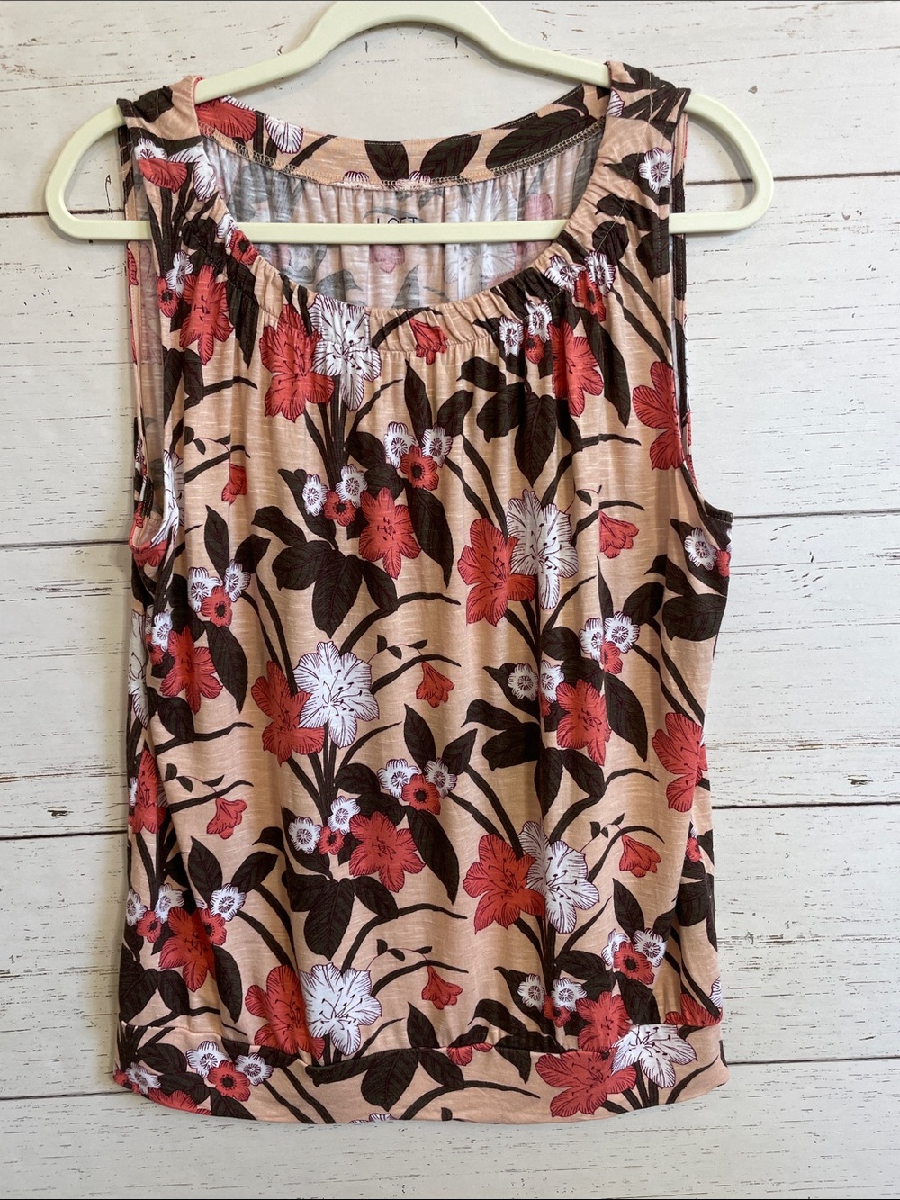 LOFT Outlet Light Peach Floral Sleeveless Tank Top with Ruched Neckline, size L